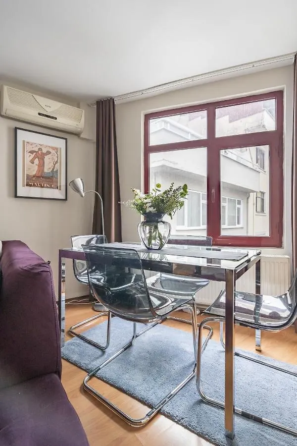 Апартаменты Central Flat With Balcony And Terrace In Sisli Стамбул