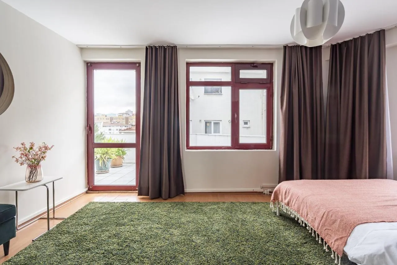Апартаменты Central Flat With Balcony And Terrace In Sisli Стамбул 0*,  Турция