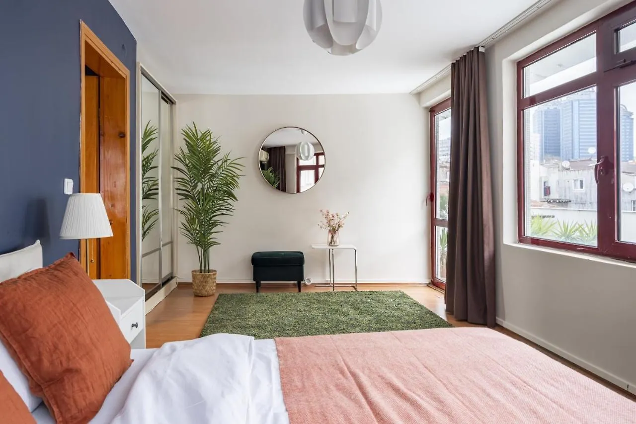 Апартаменты Central Flat With Balcony And Terrace In Sisli Стамбул